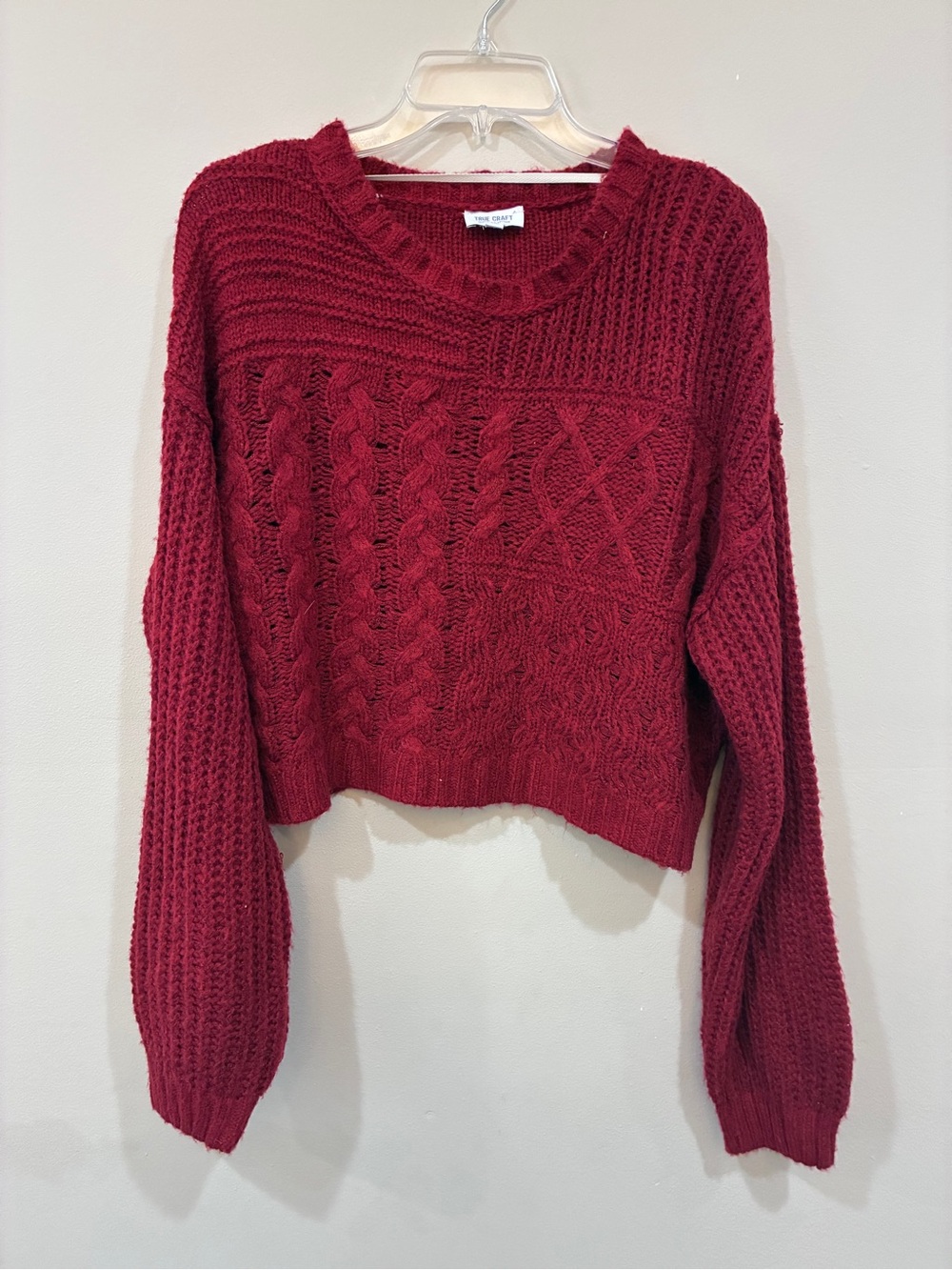 True Craft Cable Knit Scoop Neck cropped Sweater - Burgundy